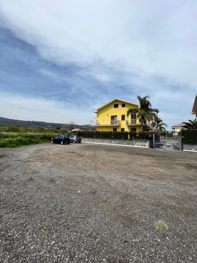Yellow House Lejlighed Fiumefreddo di Sicilia Eksteriør billede